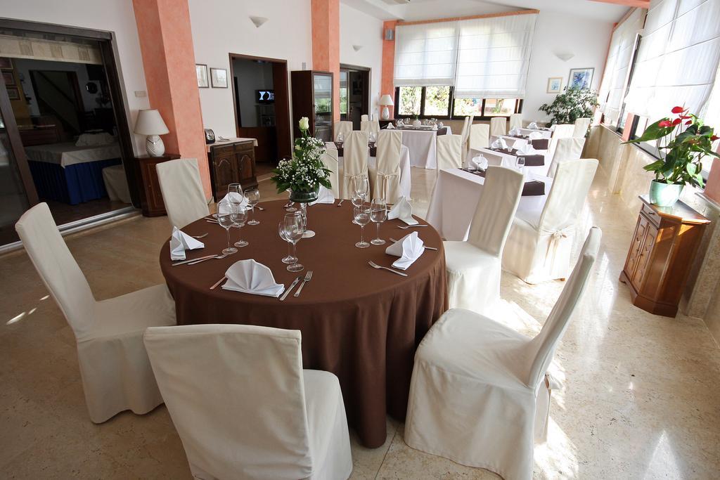 Hotel Carmen กรินิตซา ภายนอก รูปภาพ